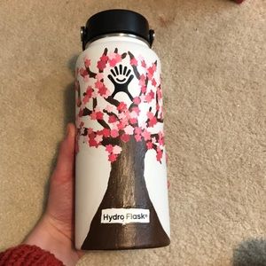 Painted hydro flask & straw lid!! NWOT